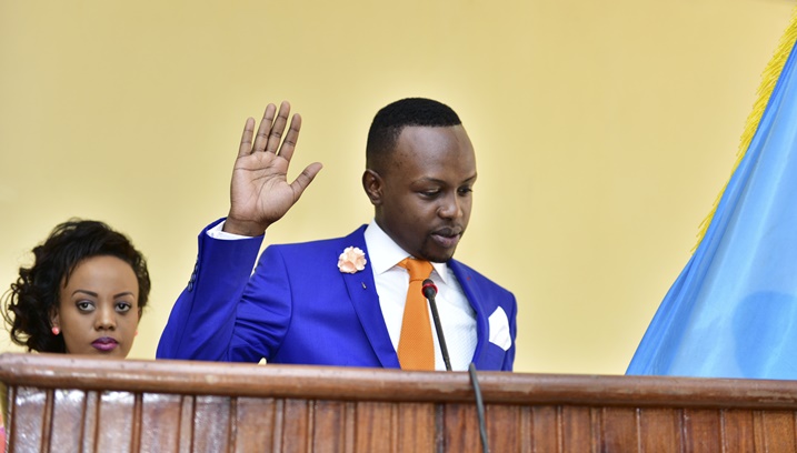 Ishimwe Clement arimo kurahirira kubana na Knowless nk'umugabo n'umugore