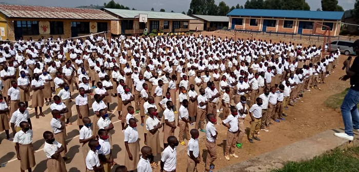 Akarere ka Gicumbi karashakisha uko abana bataye ishuri barigarukamo, bagasanga abandi batangiye kwiga