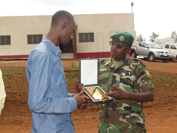 Ishuri rikuru rya Gisirikari rya Nyakinama ryasigiye urwibutso uruganda rwa Mount Meru Soyco.