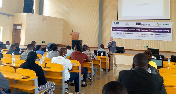 Abarimu bo muri izo Kaminuza uko ari zirindwi bazarushaho kwiyungura ubumenyi mu myigishirize 