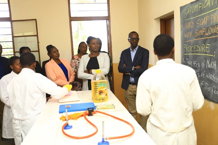 Binjiye no mu ishuri bareba uko abanyeshuri bigishwa