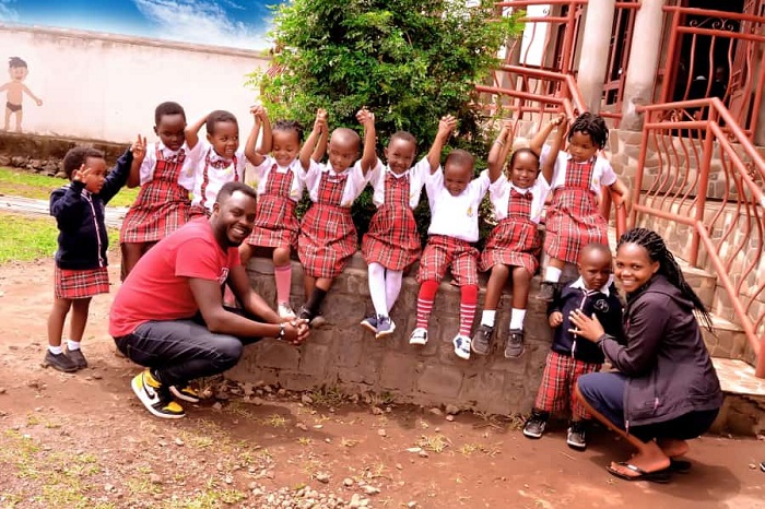 Jumurex Richard yishimiye uburyo abana biga mu ishuri yashinze bamaze kugira ubumenyi