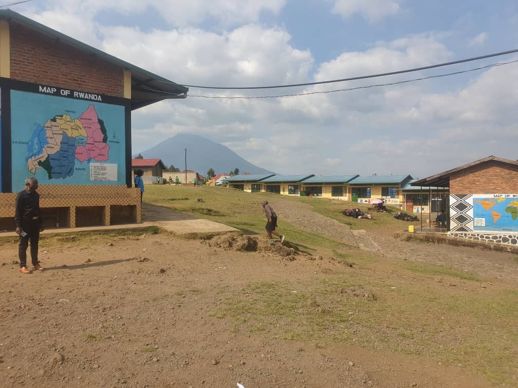 Ishuri ribanza rya Bukane ryubatswe mu 1969 nta kibuga cyagenewe siporo rigira