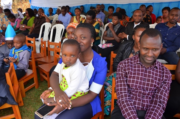 Ababyeyi baharerera bavuga ko haramutse hashyizwe amashuri abanza baba bagize amahirwe 