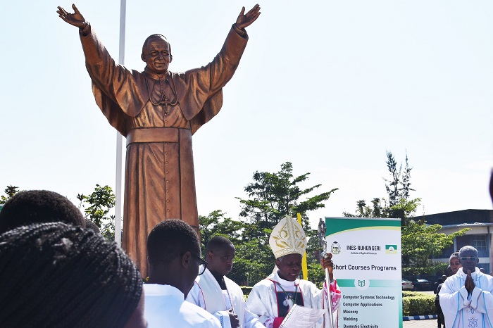 Ishusho ya Mutagatifu Yohani Pawulo ll yahawe umugisha