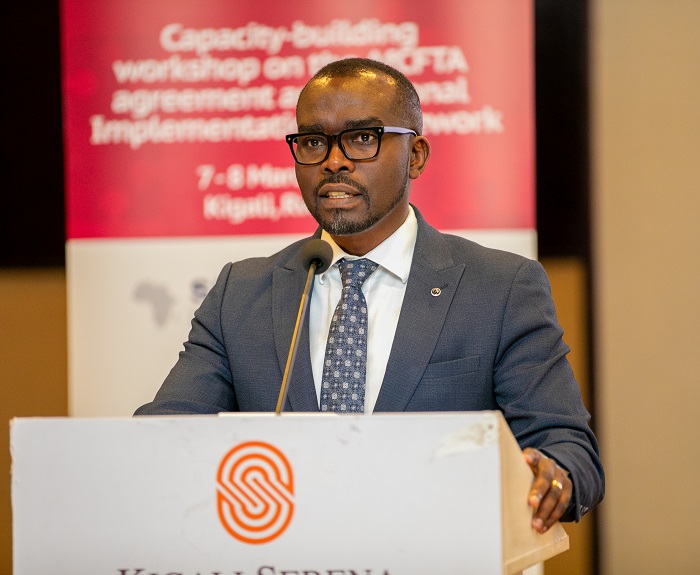 Prudence Sebahizi avuga ko abacuruzi batarasobanukirwa ko bashobora gukorera ubucuruzi bwabo muri Afurika bukababyarira umusaruro 