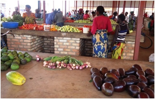 Abacururiza muri iri soko bemeza ko amafaranga bakorera atajyanye n