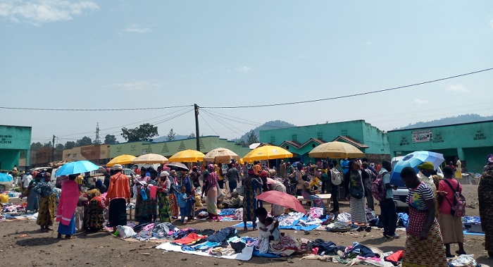 Abahacururiza bifuza ko ryakwagurwa kugira ngo bakorere ahisanzuye kandi hasakaye