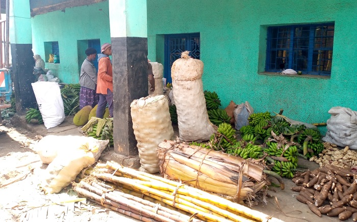 Ibicuruzwa byinshi biba birunze ku mabaraza y'amaduka kubera ko isoko ari rito