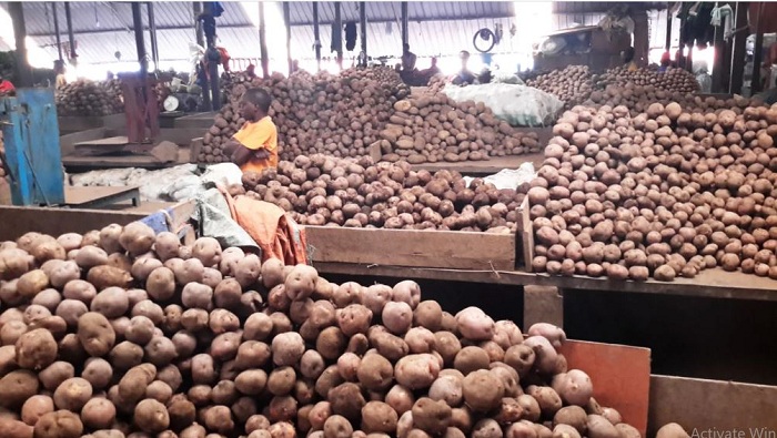 Igiciro cy'ibirayi gikomeza kuzamuka