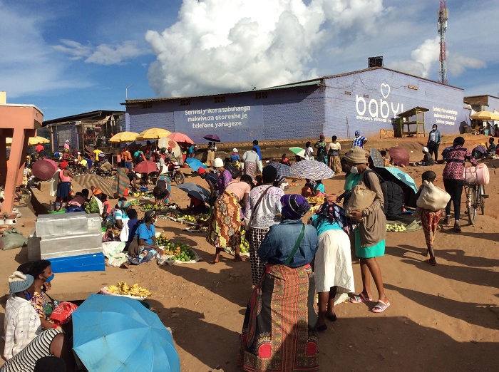 Abacurzi b'imbuto bakoreraga hanze y'isoko nabo bazahabwa imyanya mu isoko rishya