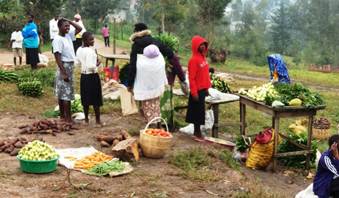 Aba bacuruzi bakoreraga muri santire ya Gitwe babuze amerekezo.