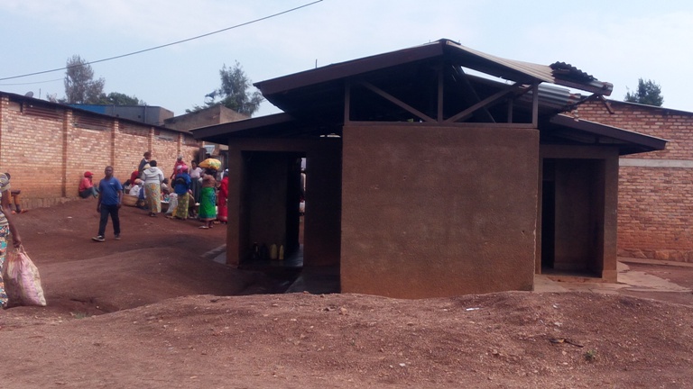 Ubwiherero bwo mu isoko rya Rango bwarasambutse