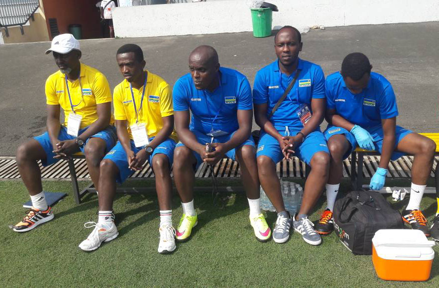 Abatoza n'abagize Staff y'Isonga