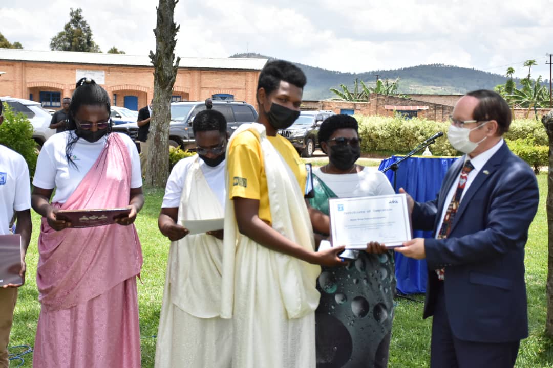 Ambasaderi wa Israel mu Rwanda yahaye impamyabushobozi abarangije amahugurwa