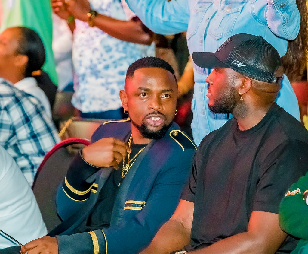 The Ben hamwe n'umuhanzi Ommy Dimpoz wo muri Tanzania