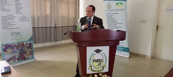 Ambasaderi wa Israel mu Rwanda Dr Ron Adam asanga ubunyamwuga bwubakiye ku ikoranabuhanga ari ingenzi