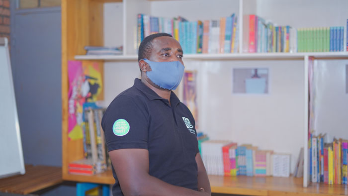 Umuyobozi wa Espérance Kimisagara Sewabana Victor Emmanuel, yereka Ambasaderi wa Israel mu Rwanda bimwe mu bikorwa by'iki kigo