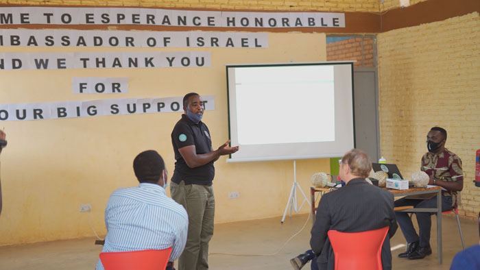 Babanje kumurika bimwe mu bikorwa by'umuryango Esperance, ndetse n'imishinga bafite imbere