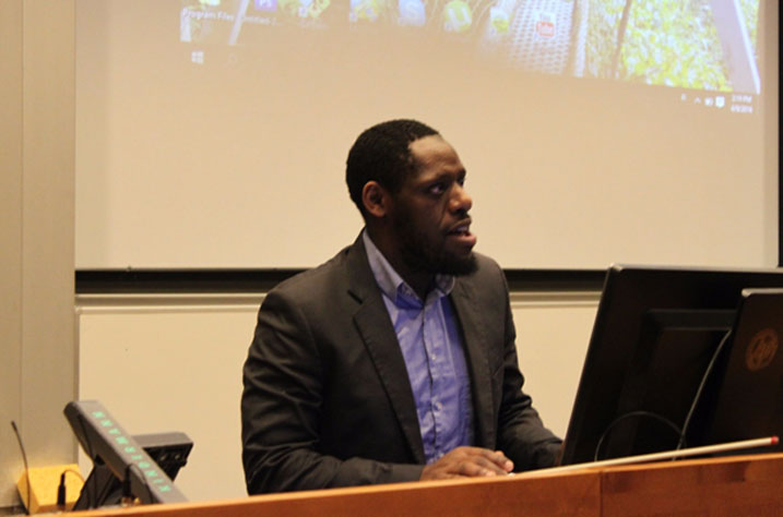 Issa, uhagarariye Abanyarwanda baba muri Finland ashimira abari baje kwifatanya na bo.