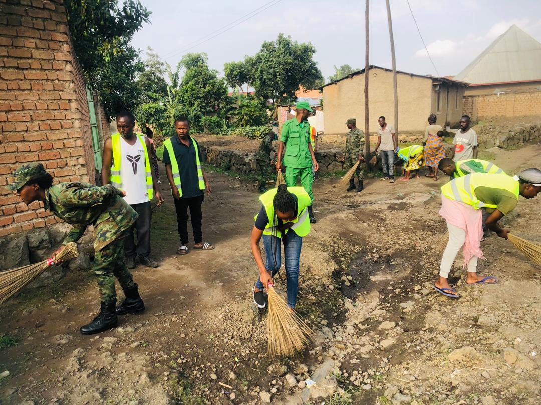 Imirenge ya Rubavu bitabiriye gukora isuku no mu ngo z'abaturage