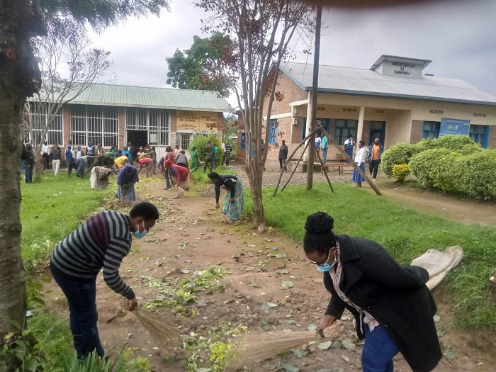 Isuku yo mu ngo n'ahahurira abantu benshi bizibandwaho muri gahunda y'Irondo ry'isuku