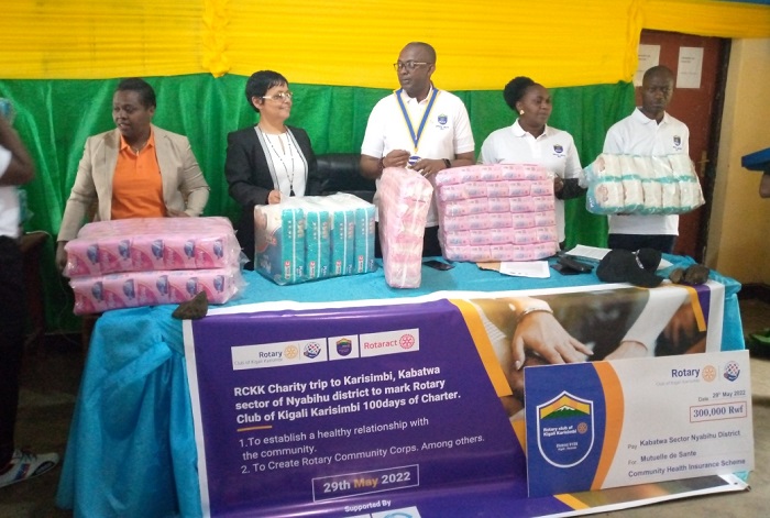 Imiryango yo mu Murenge wa Kabatwa yanahawe ibikoresho by'isuku y'abagore n'abana