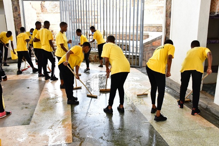 Bakoze umuganda ku mva