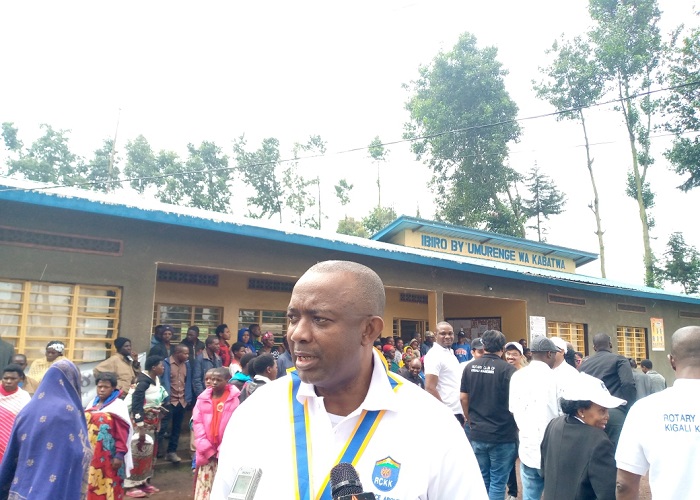 Rtn Kelech Anyanwu, avuga ko hari imishinga myinshi bazafatanya n'abaturiye ikirunga cya Kalisimbi