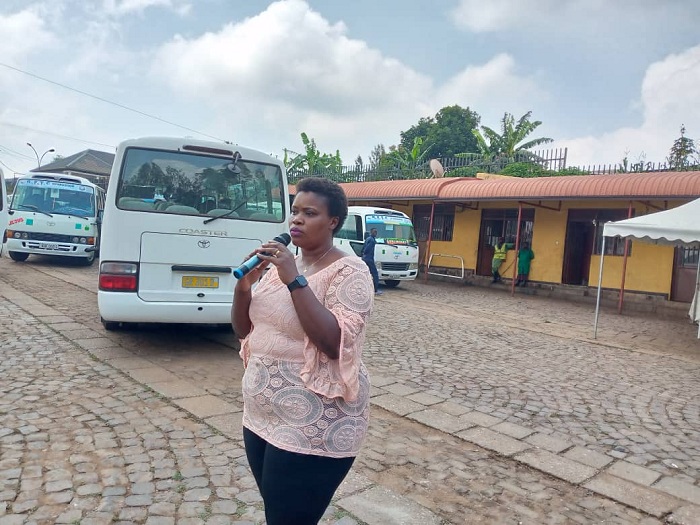 Umuyobozi Nshingwabikorwa w'Akarere ka Kicukiro, Solange Umutesi mu bukangurambaga ku Isuku n'Isukura