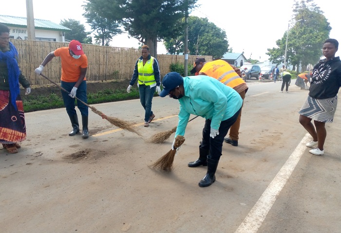 Bakoze isuku mu muhanda no mu nkengero zawo