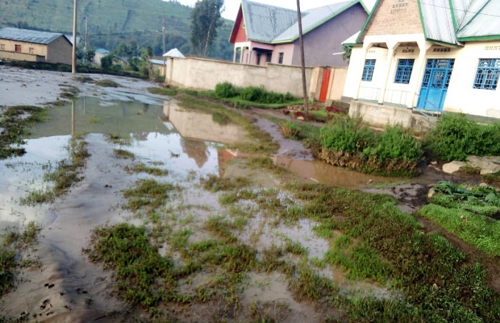 Hari abo inzu zabo zasenyutse