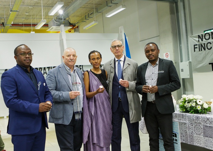 Uhereye ibumoso, Murangira César, umuyobozi wa Ibuka Suisse, Angelo Galmarini (MC), Mujyambere Honorine, umuyobozi wa Ibuka Italia, Enrico Lalia Morra, Consul w'u Rwanda muri Milano na Rutagengwa Jean Paul uhagarariye Ibuka France (section ya Lyon)