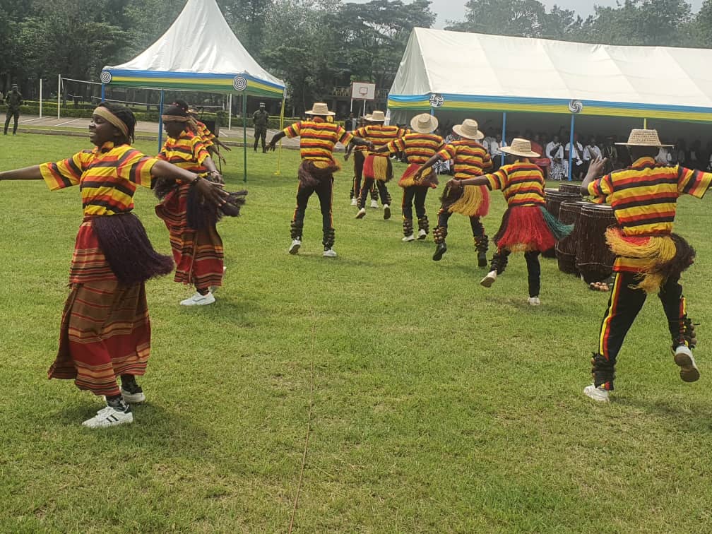 Itorero ryaturutse muri Uganda riri mu basusurukije ibirori