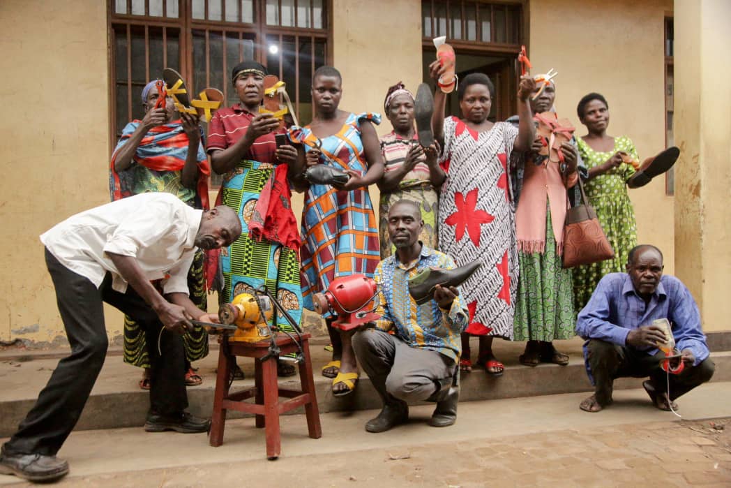 Gukorera hamwe mu itsinda byabakuye mu bwigunge