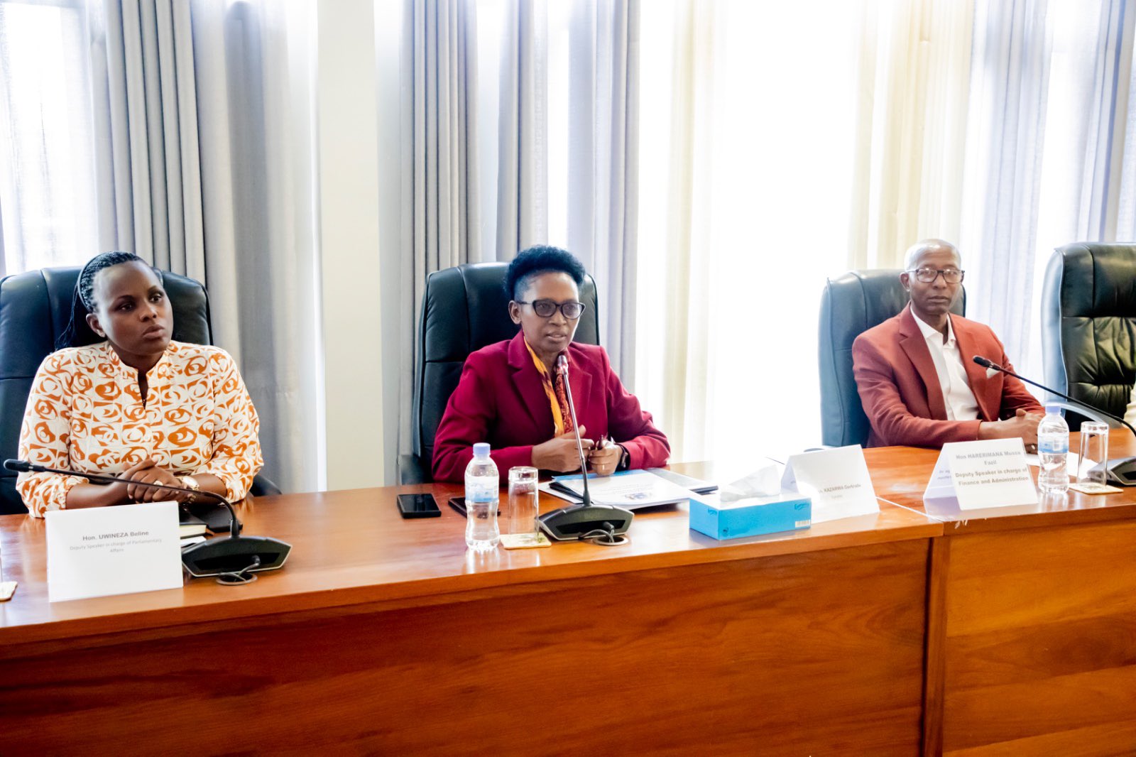 Itsinda ry'Abadepite bo mu Rwanda bakiriye abo muri Somalia