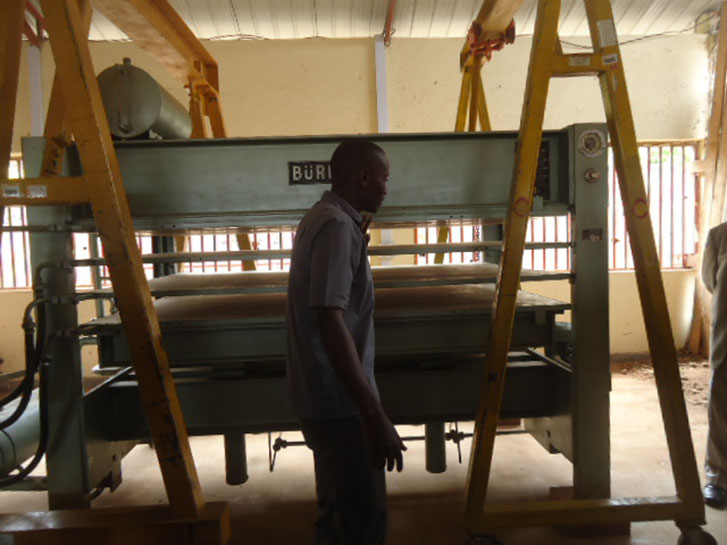 Iyi mashini niyo yifashishwa mu gutsindagira ibarizo bigatanga urubaho runini.