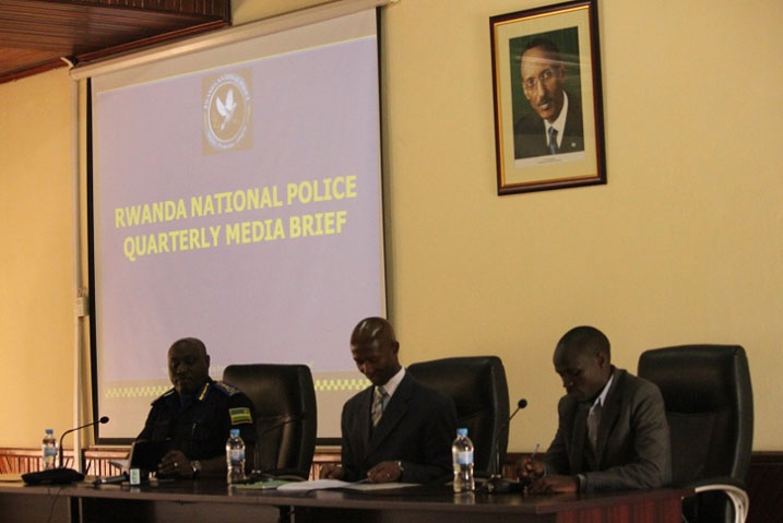 Inama Nkuru ya Polisi yari iyobowe na Minisitiri w'umutekano, ikaba yari yanatumiwemo ukuriye urwego rw'abanyamakuru rwigenzura.