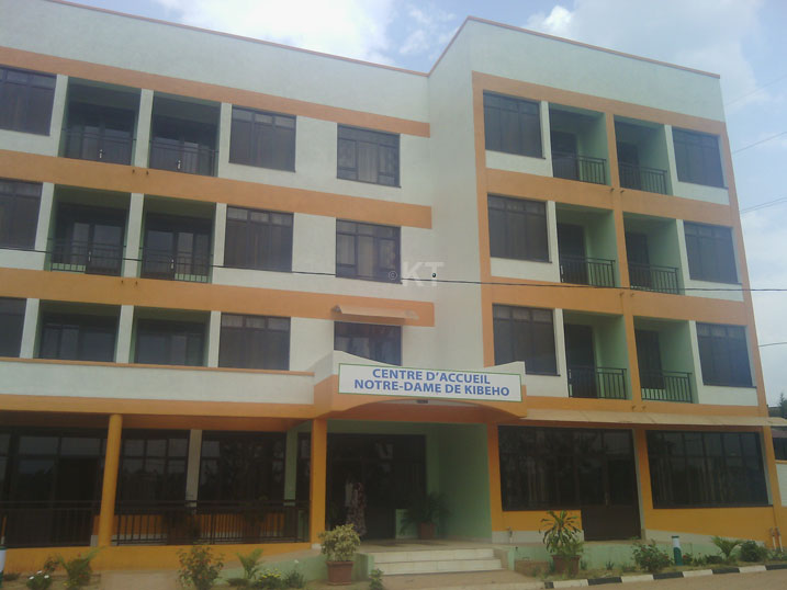 Iyi ni imwe mu nyubako zakira zikanacumbikira abajya i Kibeho.