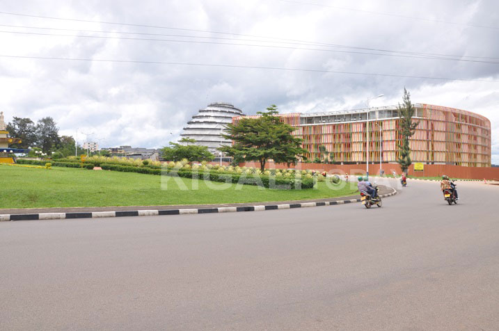 Iyi nzu izwi nka Kigali Convention Complex na yo iri mu mishinga ya Leta byagiye bigagaragazwa ko yadindiye.