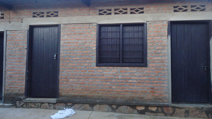 Iyi nzu niyo bubiko bw'imiti baciye ingufuri babasha kwiba.