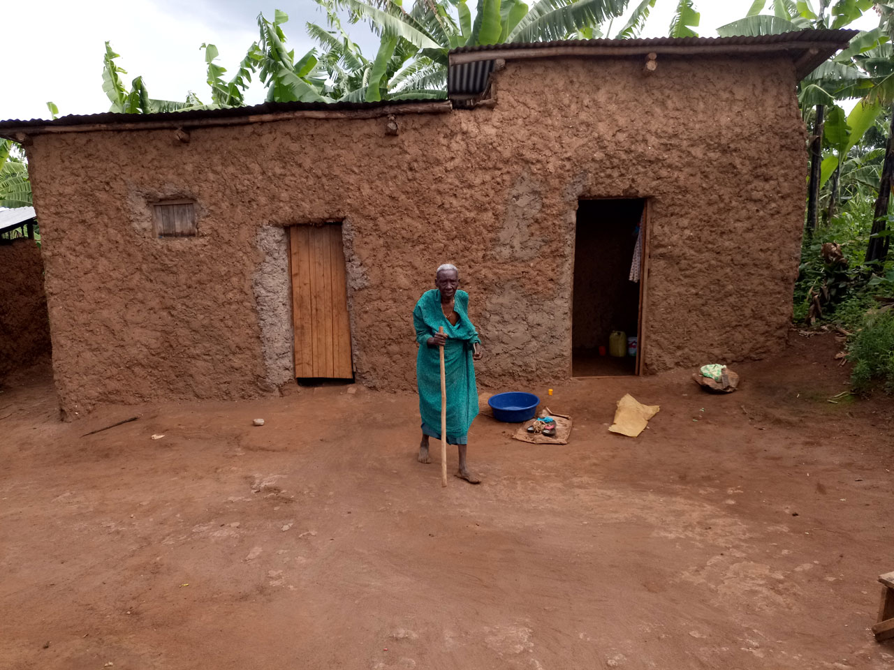 Iyi nzu yashoboye kuyubaka kubera inkunga y'ingoboka yahabwaga