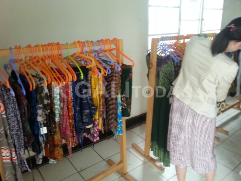 Iyi ni imwe mu myenda bamuritse bidodeye mu gihe cyo kwiga.