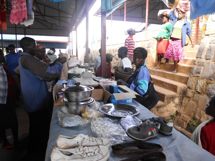 Abacuruzi ngo ntibakwiye kugira ubwoba kuko hari abashinzwe gucunga umutekano w'isoko amanywa n'ijoro.
