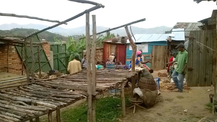 Iyo imvura yaguye bituma abacuruzi ntacyo bacyura.