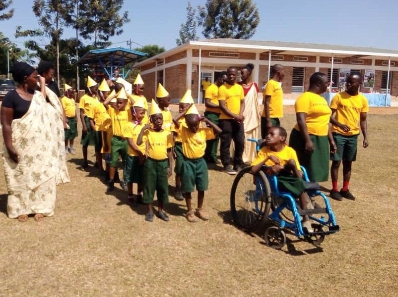 Umuryango Nyarwanda urasabwa gufasha umwana ufite ubumuga kwifasha