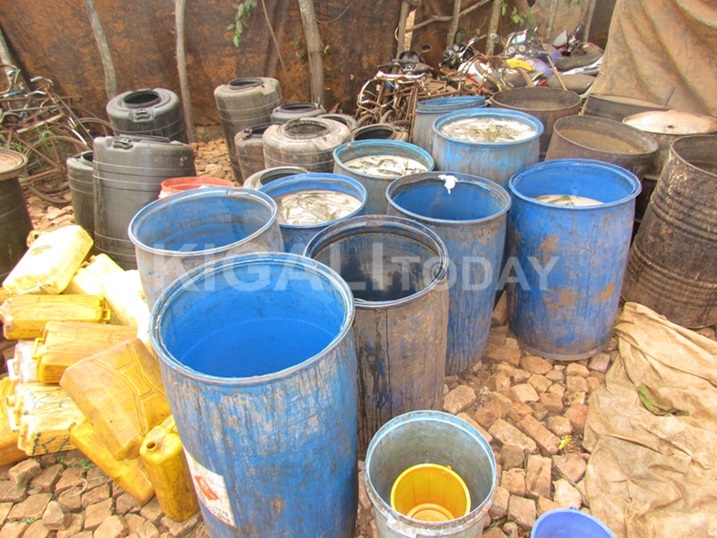 Izi ni zimwe muri Kanyanga zafatiwe i Kabura abaturage bakiri kuziteka.