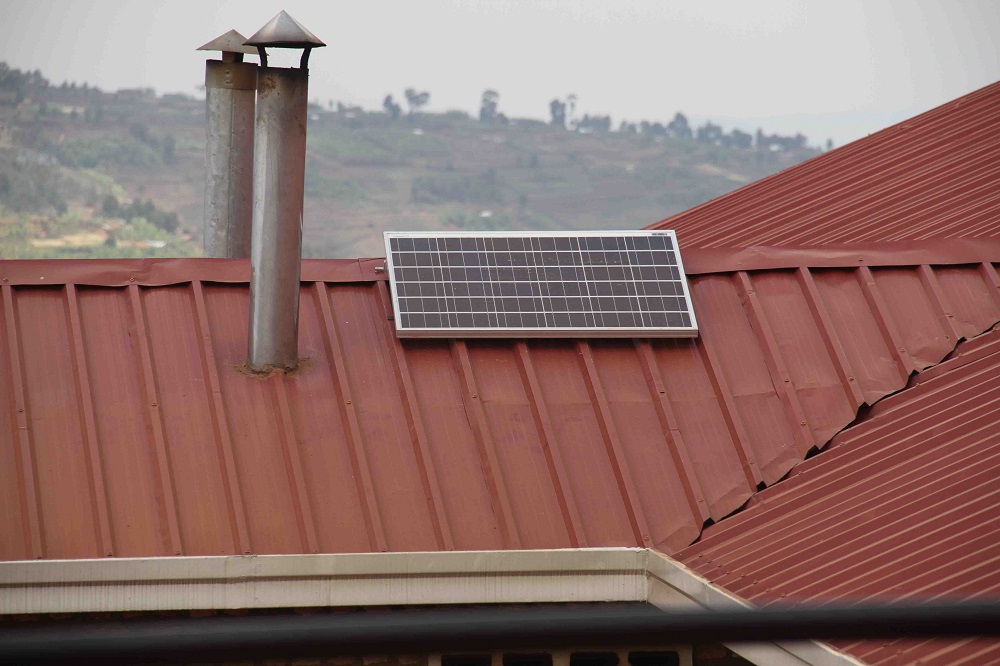 Abatuye kure y'imiyoboro bahabwa amashanyarazi akomoka ku mirasire y'izuba