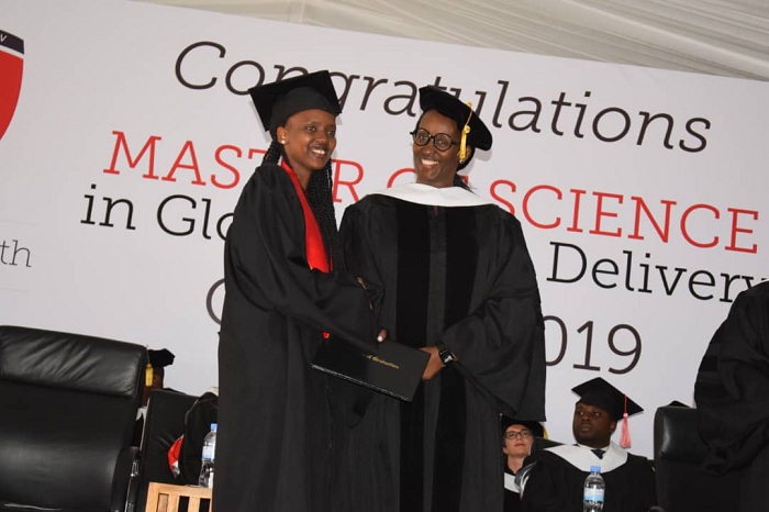 Jabo Nicole na Madame Jeannette Kagame ku munsi wo gushyikirizwa impamyabumenyi zabo