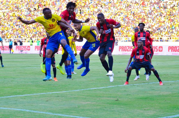 Jacques Tuyisenge uri gukina umwaka we wa mbere muri Angola, yayifashije kuba iri ku mwanya wa mbere kugeza ubu